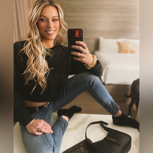 Meet your Posher, Mandi - Picture 1 of 1